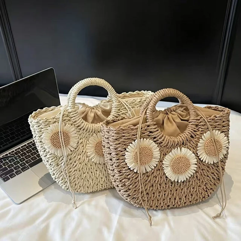 Handtasche aus Naturmaterialien mit floralen Details Skanto