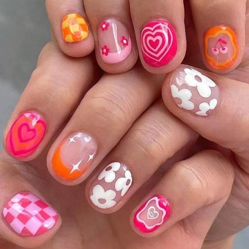 Kunstnagelset mit verspielt-romantischen Designs Brehn