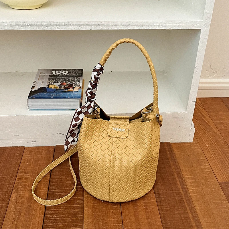 Gewebte Bucket-Handtasche