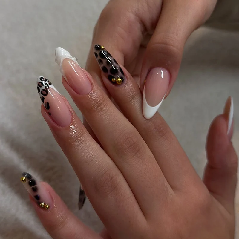 Kunstnagelset mit trendigen Leopardenmustern und eleganten Akzenten Brehn