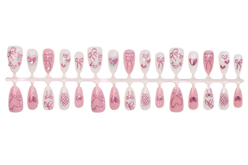 Kunstnagelset mit romantischen Schleifen- und Herzdesigns Brehn