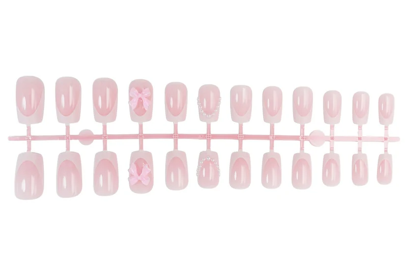 Kunstnagelset mit romantischen Schleifen und eleganten Akzenten Brehn