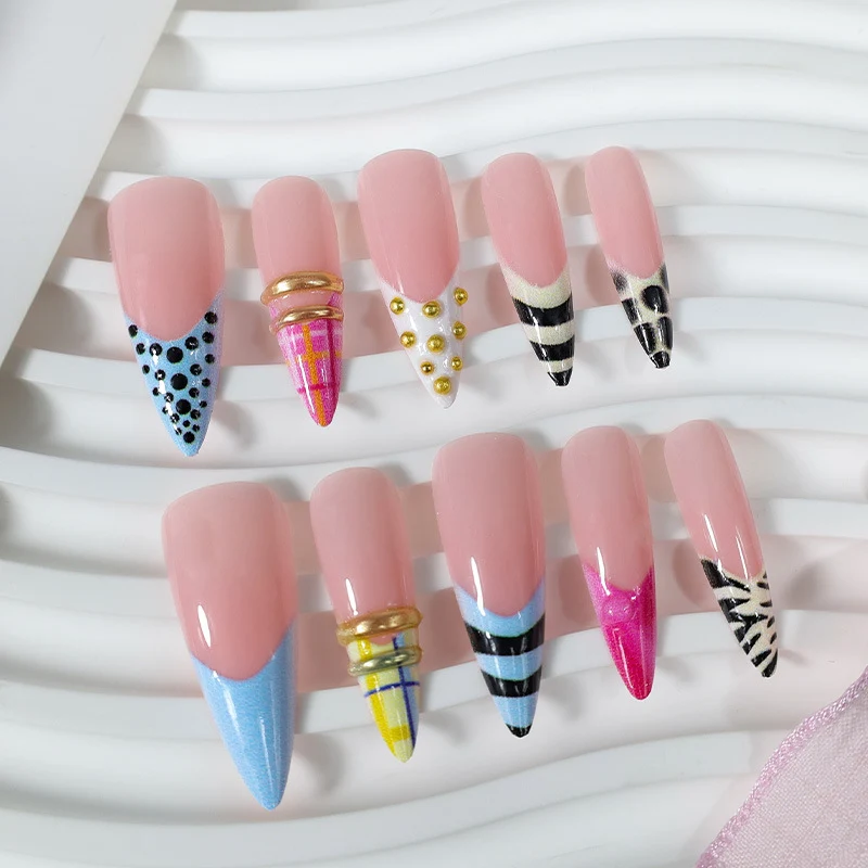 Kunstnagelset mit trendigen geometrischen und modernen Designs Brehn