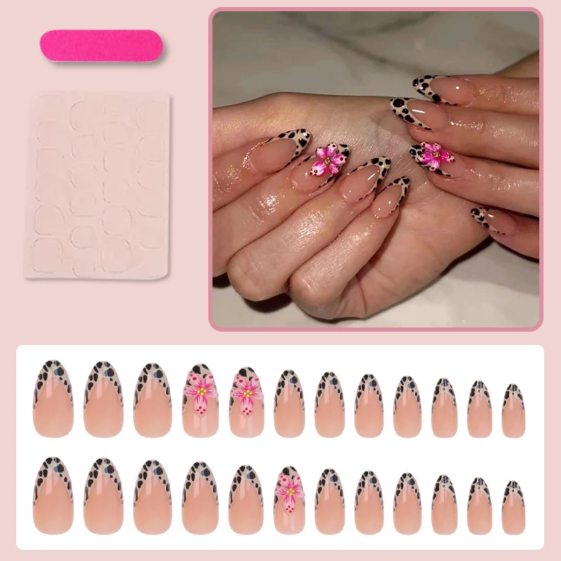 Kunstnagelset mit trendigen Blumenmotiven und eleganten Punkten Brehn
