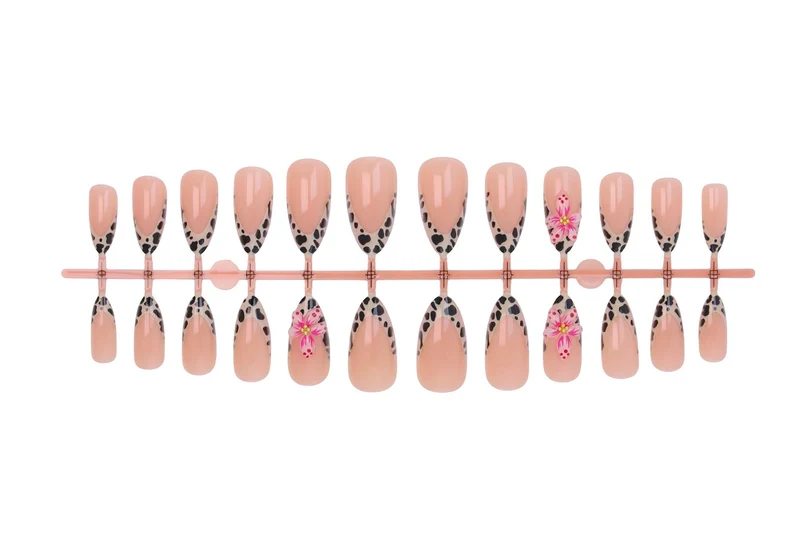 Kunstnagelset mit trendigen Blumenmotiven und eleganten Punkten Brehn