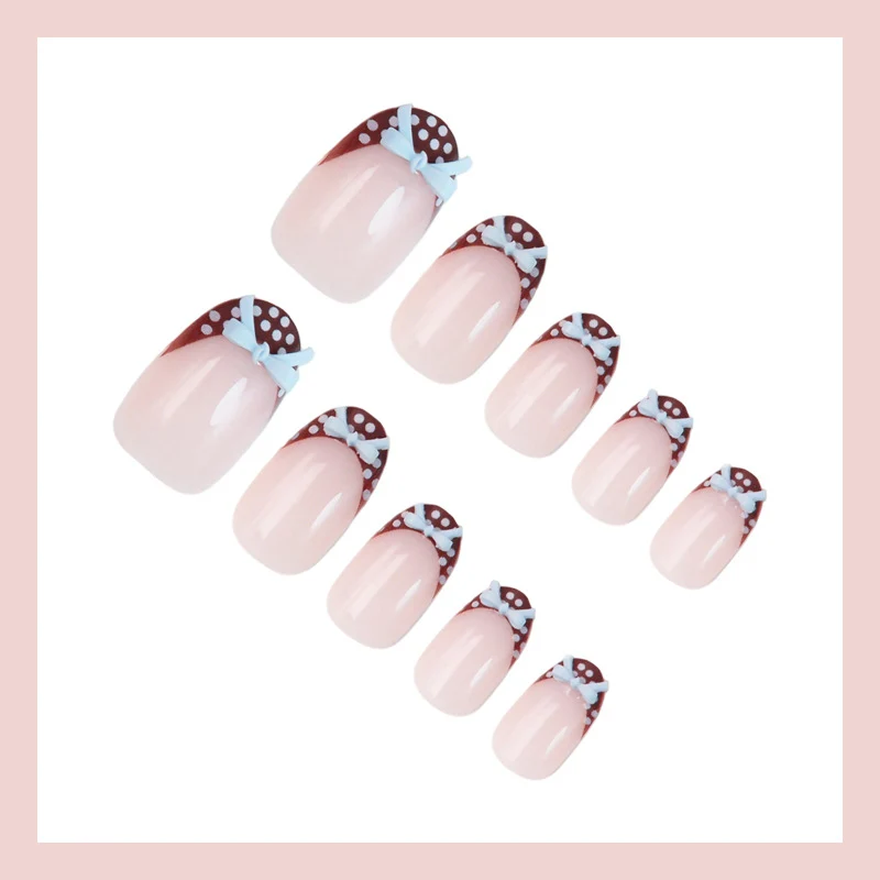 Kunstnagelset mit verspielten Schleifen und eleganten Punkten Brehn