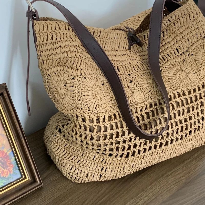 Geflochtene Handtasche mit robusten Lederriemen Skanto