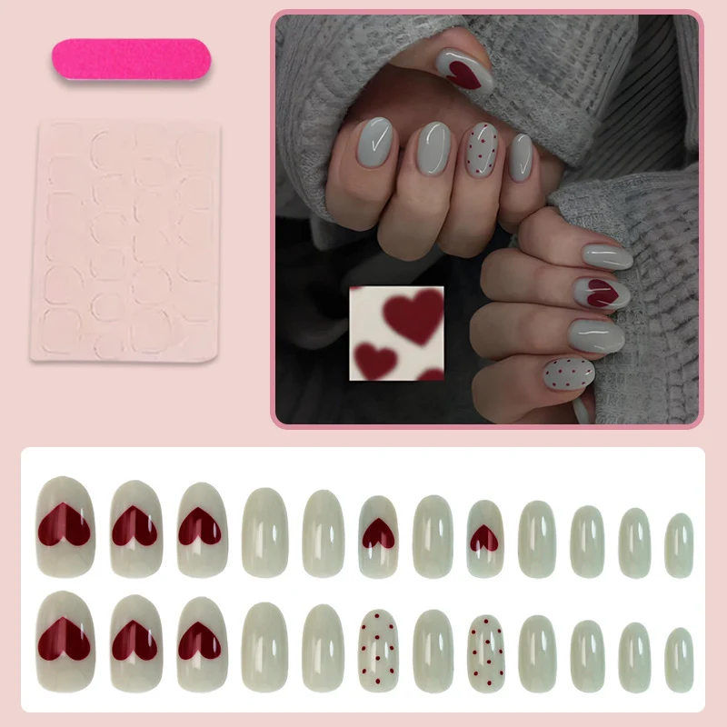 Kunstnagelset mit romantischen Herz- und Punktmotiven Brehn