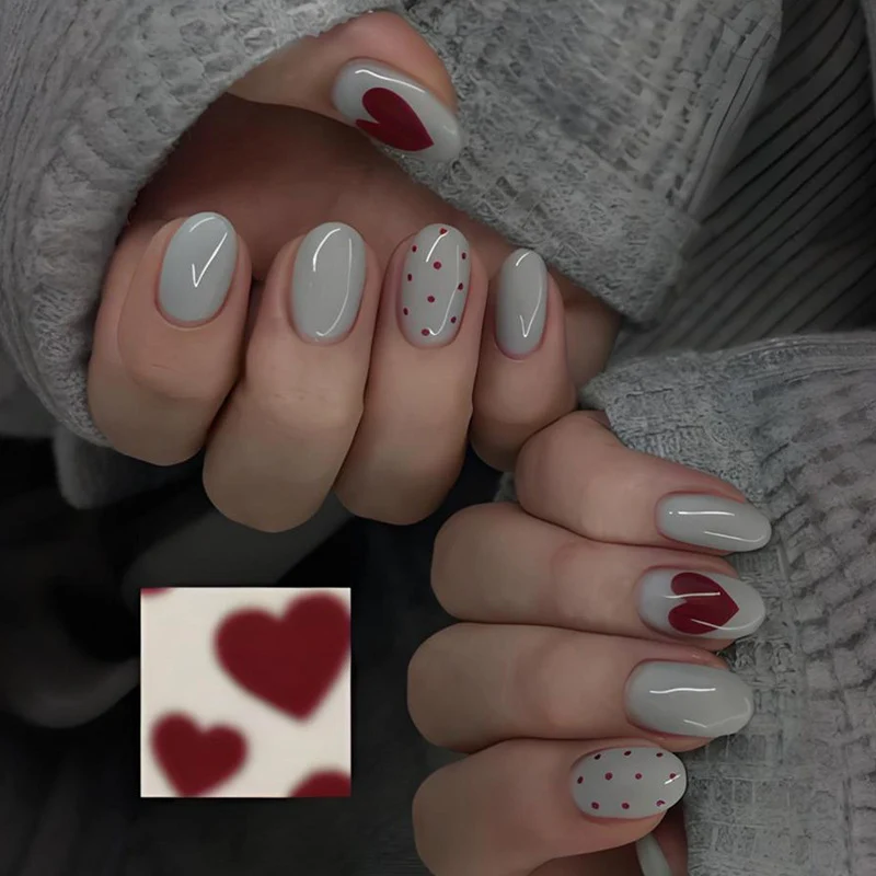 Kunstnagelset mit romantischen Herz- und Punktmotiven Brehn