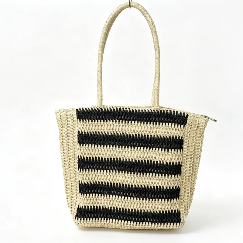 Designer-Strohtasche mit grafischem Streifenmuster Skanto