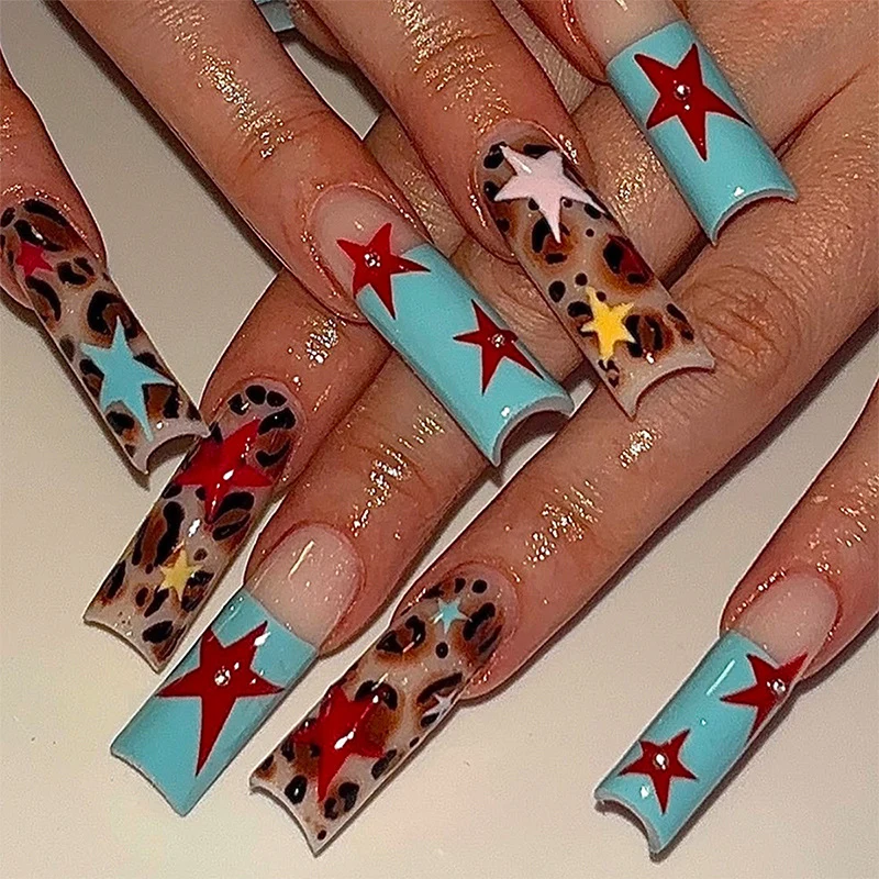 Kunstnagelset mit trendigem Leoparden- und Sternendesign Brehn