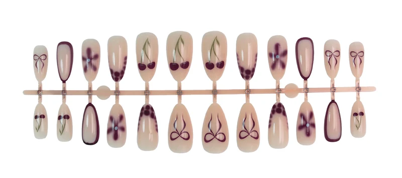 Kunstnagelset mit modernen floral-marmorierten Designs Brehn