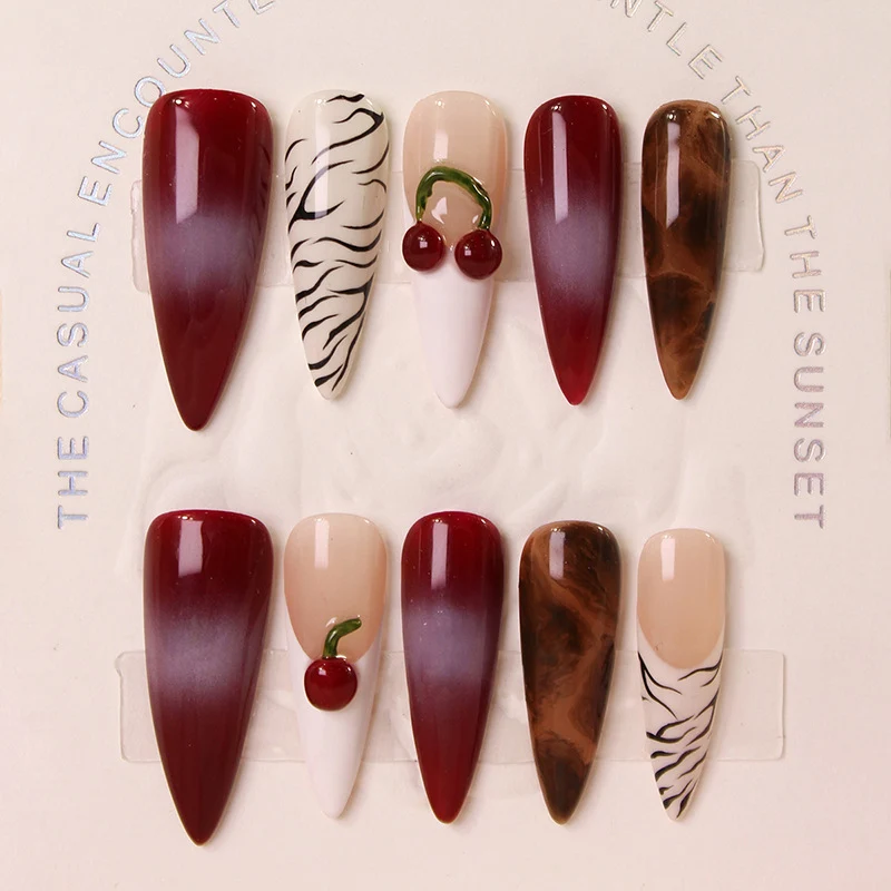 Kunstnagelset mit modernen Designs und kreativen Akzenten Brehn