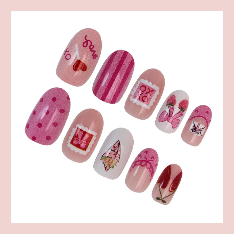 Kunstnagelset mit romantischen floralen und herzlichen Designs Brehn