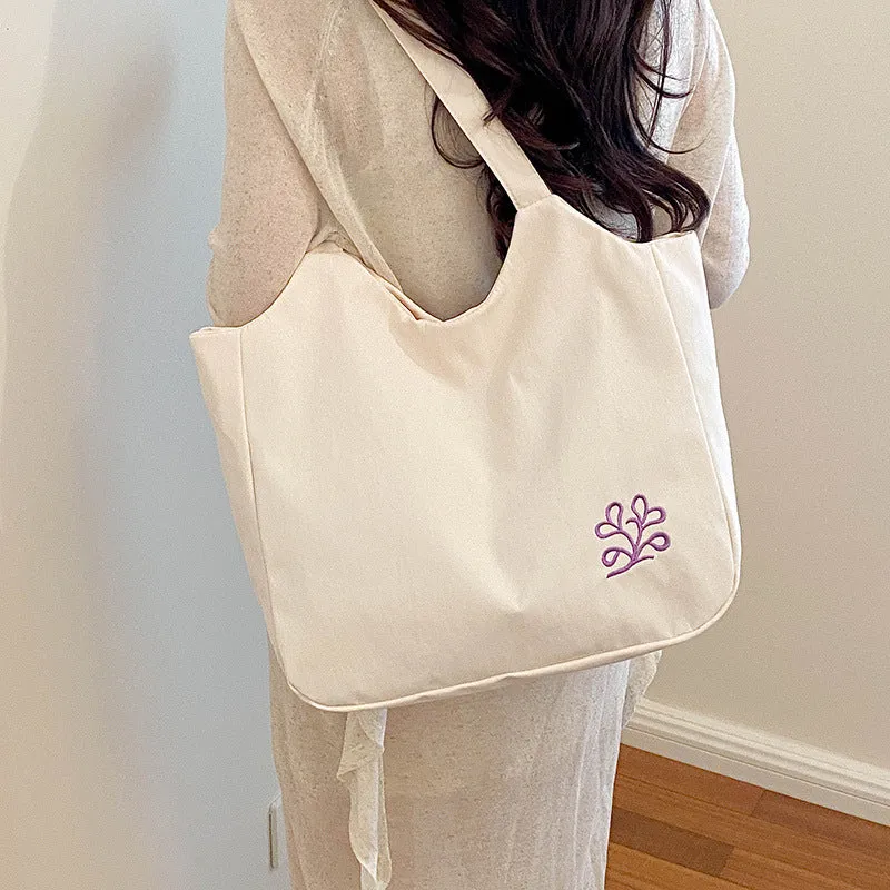Geräumige bestickte Baumwolltasche