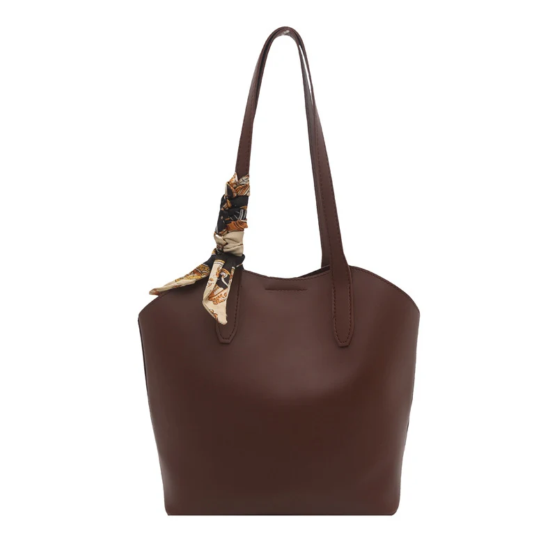 Elegante Tote Bag mit Schal-Akzenten