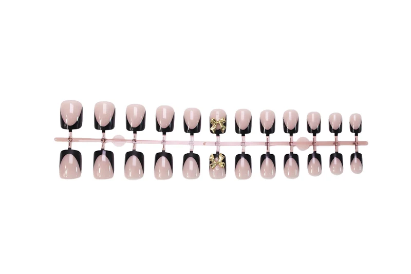 Kunstnagelset mit stylishen und eleganten Schwarz-Spitzen Brehn