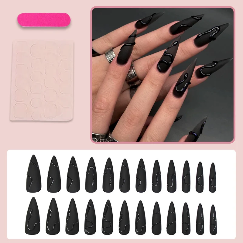 Kunstnagelset mit stylischen geometrischen Designs Brehn