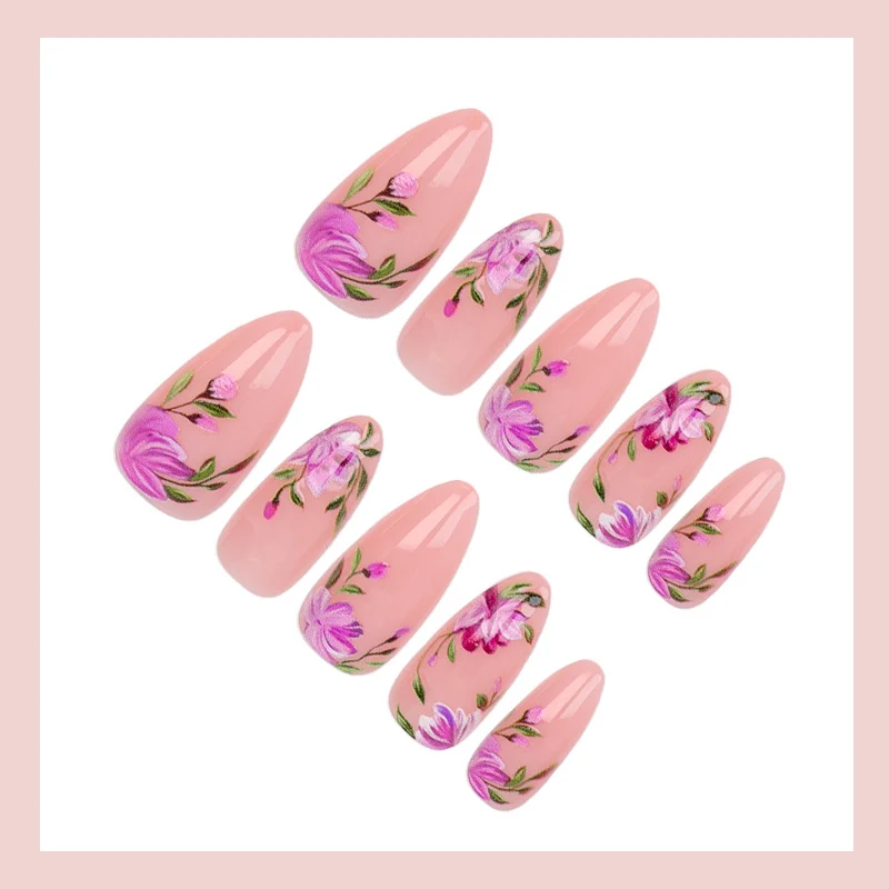 Kunstnagelset mit stylischen floralem Design Brehn