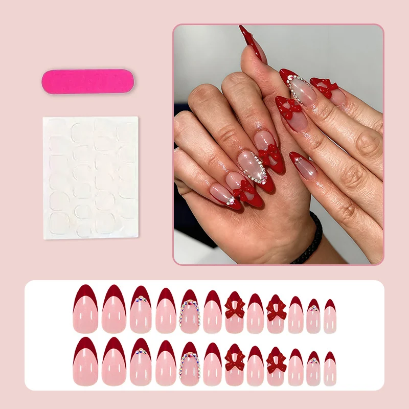 Kunstnagelset mit stylischen Akzenten und dekorativen Details Brehn