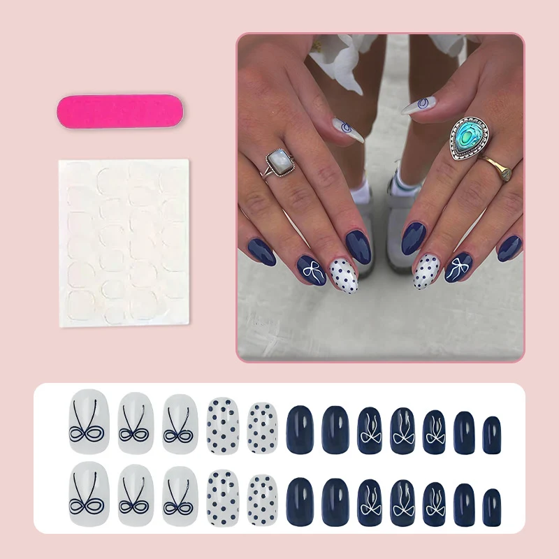Kunstnagelset mit stilvollen Schleifen- und Punkten Brehn