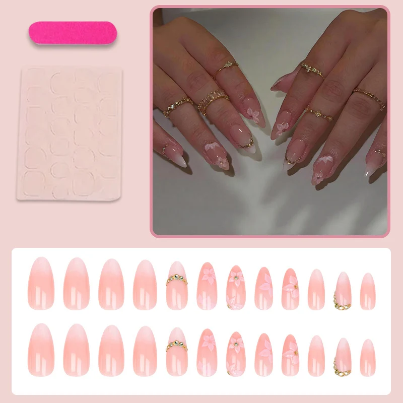 Kunstnagelset mit romantischen Blüten- und Glitzerakzenten Brehn