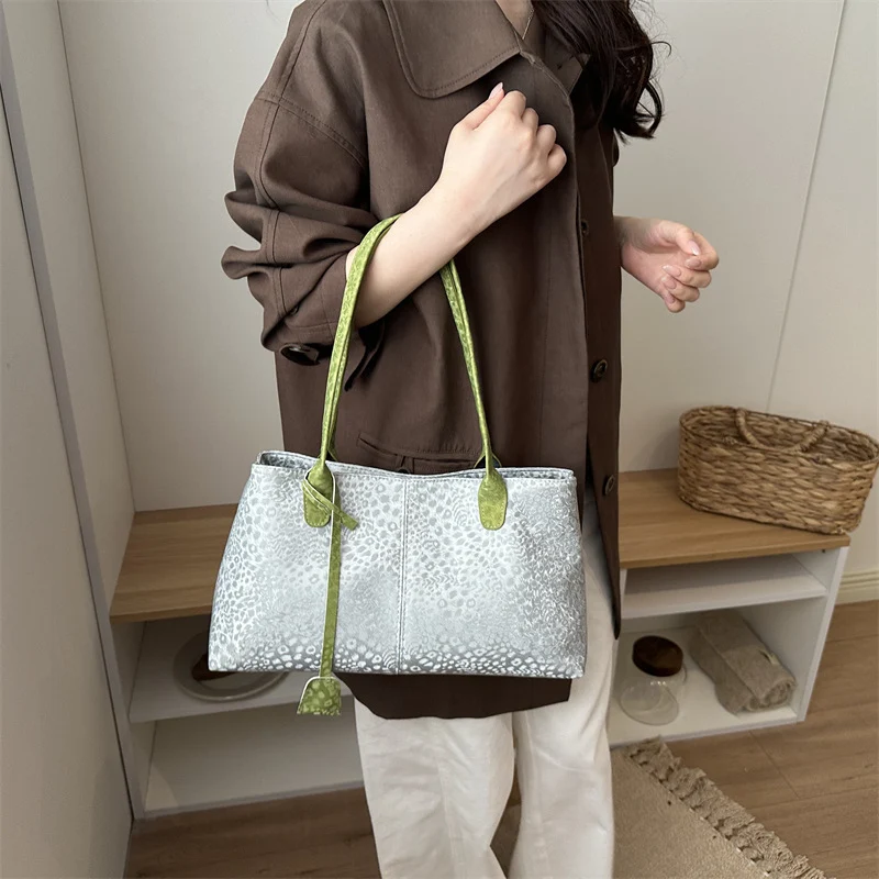 Stilvolle Gepardendruck-Handtasche