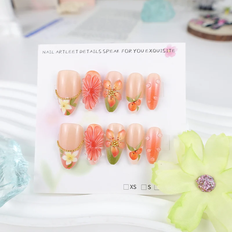 Kunstnagelset mit romantischen Blüten und fruchtigen Akzenten Brehn