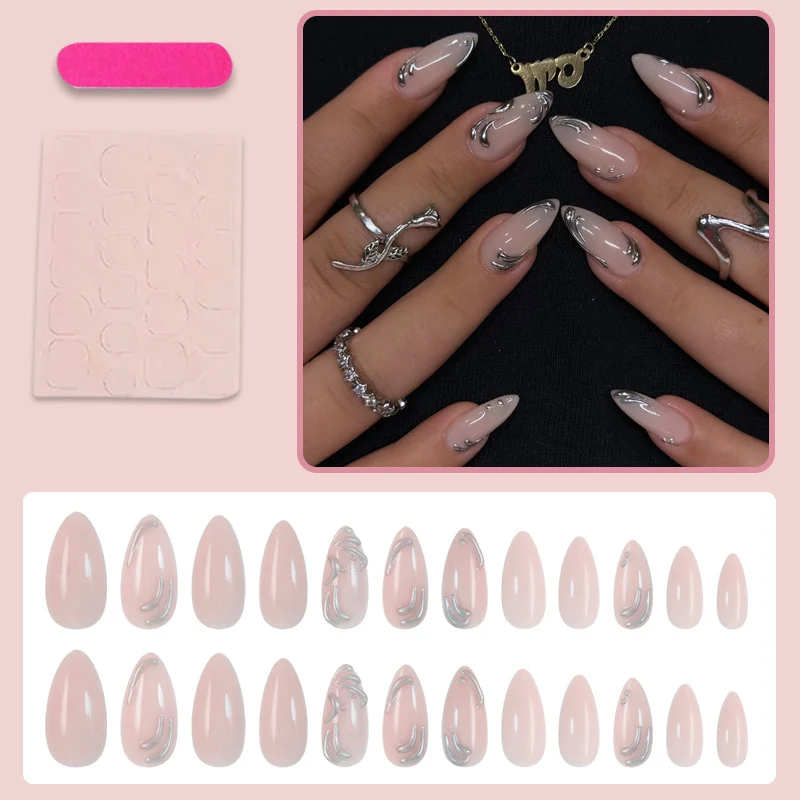 Kunstnagelset mit stilvollen Metallic-Akzenten Brehn