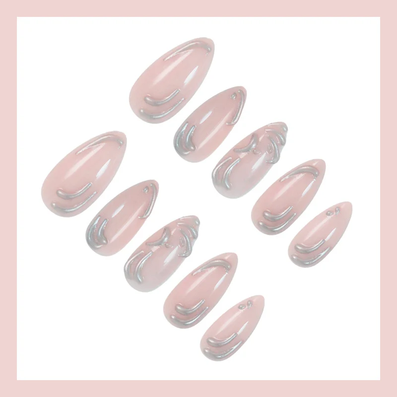 Kunstnagelset mit stilvollen Metallic-Akzenten Brehn