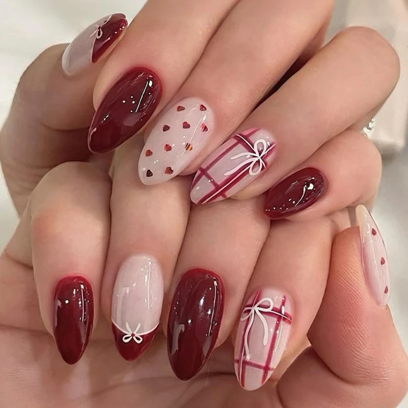 Kunstnagelset mit verspielten Herzen und eleganten Schleifen Brehn