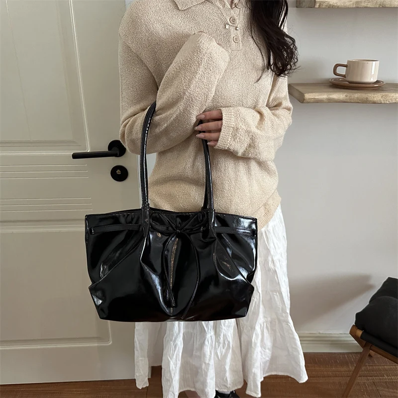 Elegante Patentleder Tote Bag