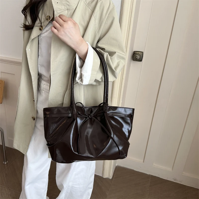 Elegante Patentleder Tote Bag