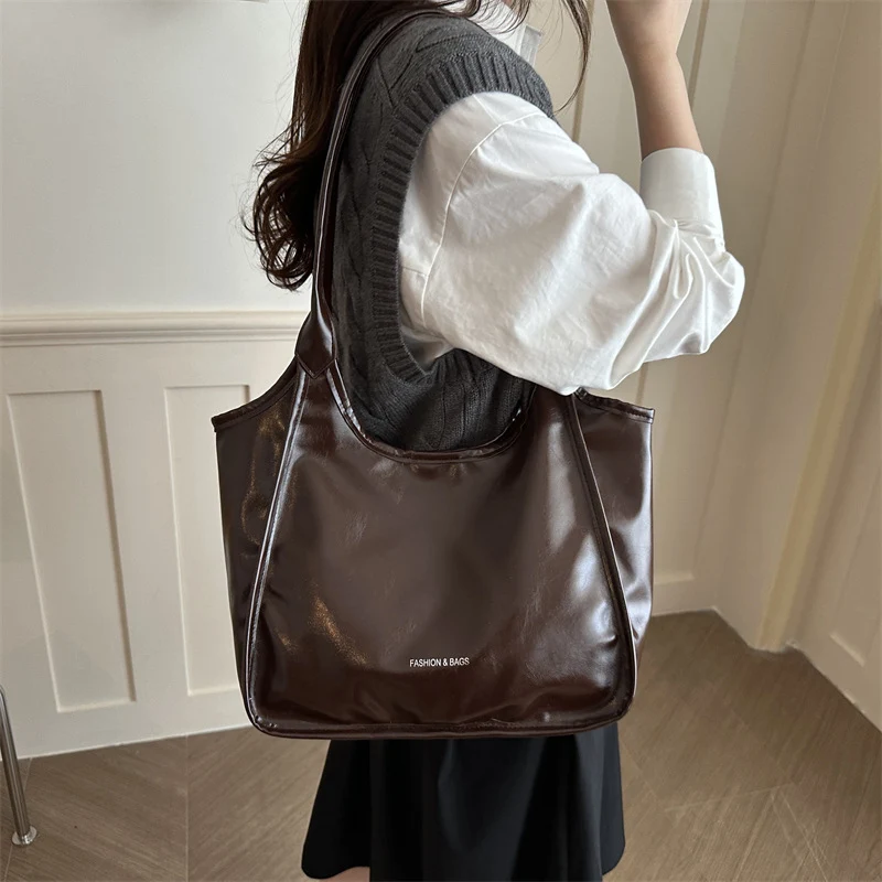 Schlanker minimalistischer Schulter-Shopper