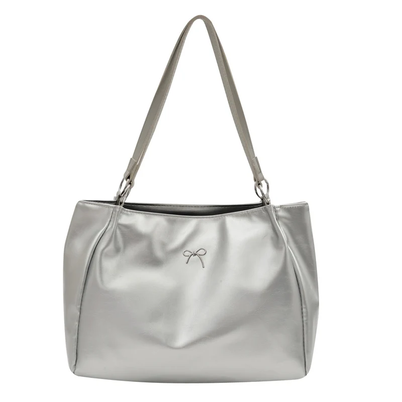 Schlanke zeitgenössische Schultertasche