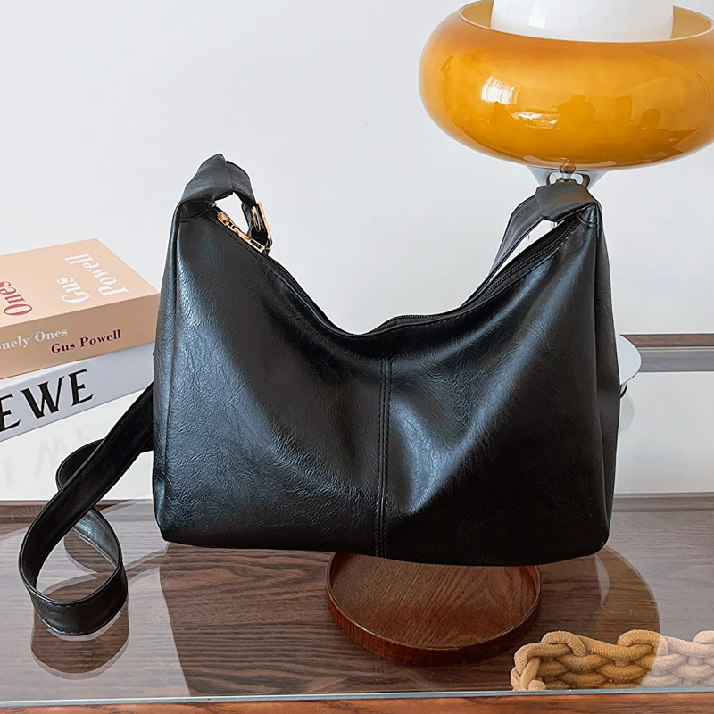 Schlichte lässige Schultertasche