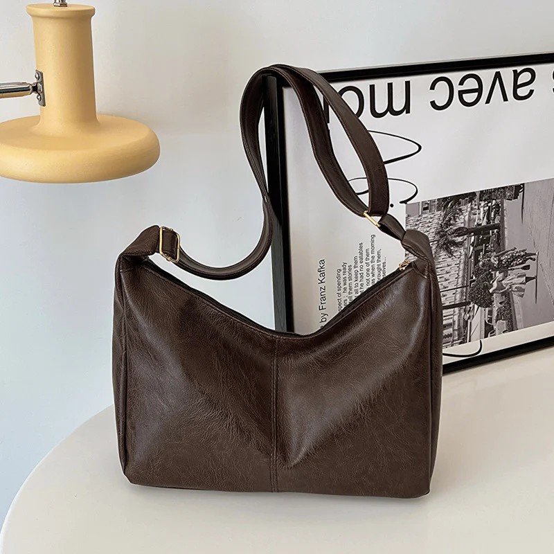 Schlichte lässige Schultertasche