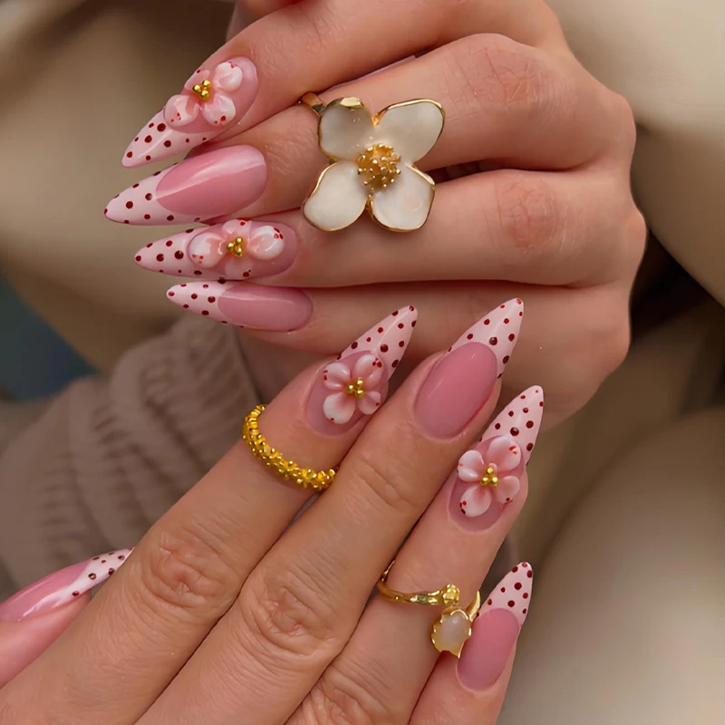 Kunstnagelset mit romantischen Blumen- und Punktemotiven Brehn