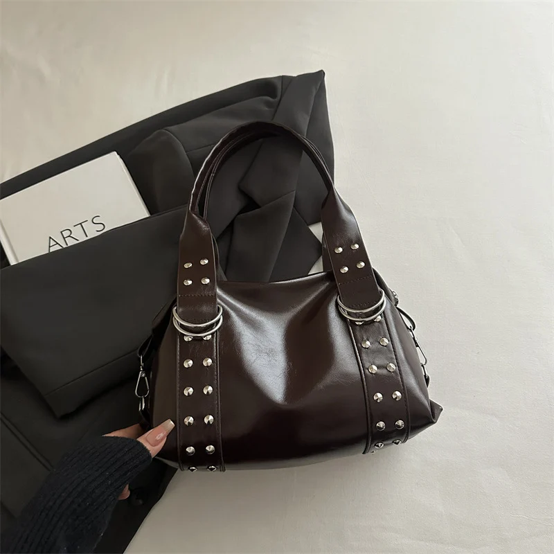 Nieten Strukturierte Handtasche