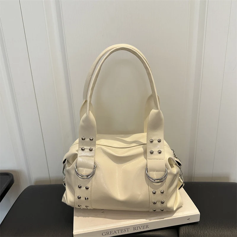 Nieten Strukturierte Handtasche