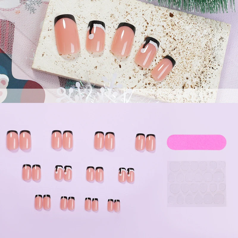 Kunstnagelset mit stilvollem French-Tipp und eleganten Akzenten Brehn