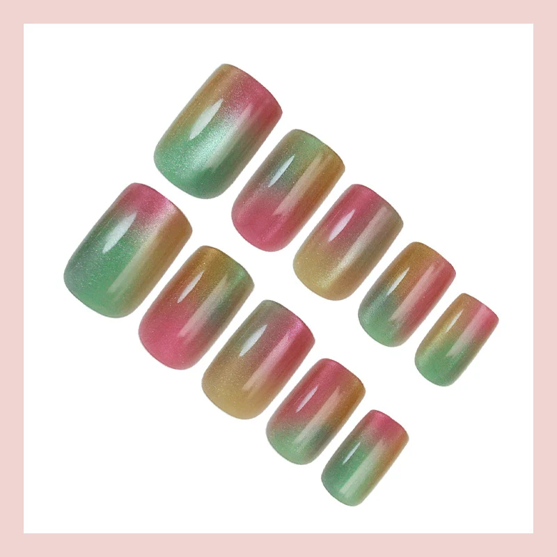 Kunstnagelset mit schimmernden Ombre-Effekten Brehn