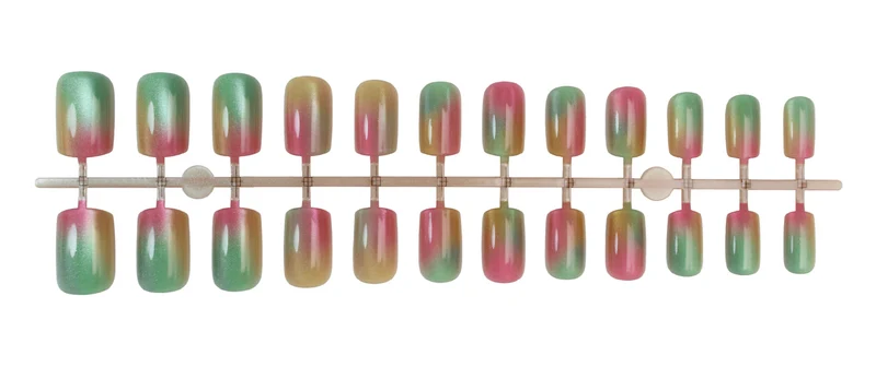 Kunstnagelset mit schimmernden Ombre-Effekten Brehn