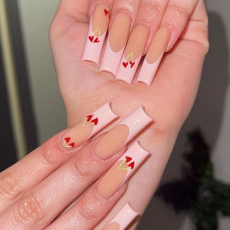 Kunstnagelset mit verspielten Herz-Designs Brehn