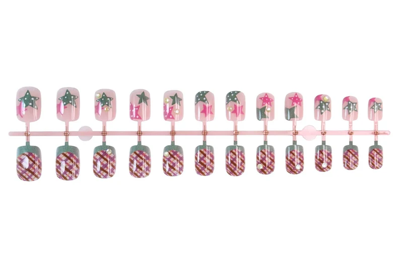Kunstnagelset mit verspielten geometrischen Designs und Glitzerakzenten Brehn