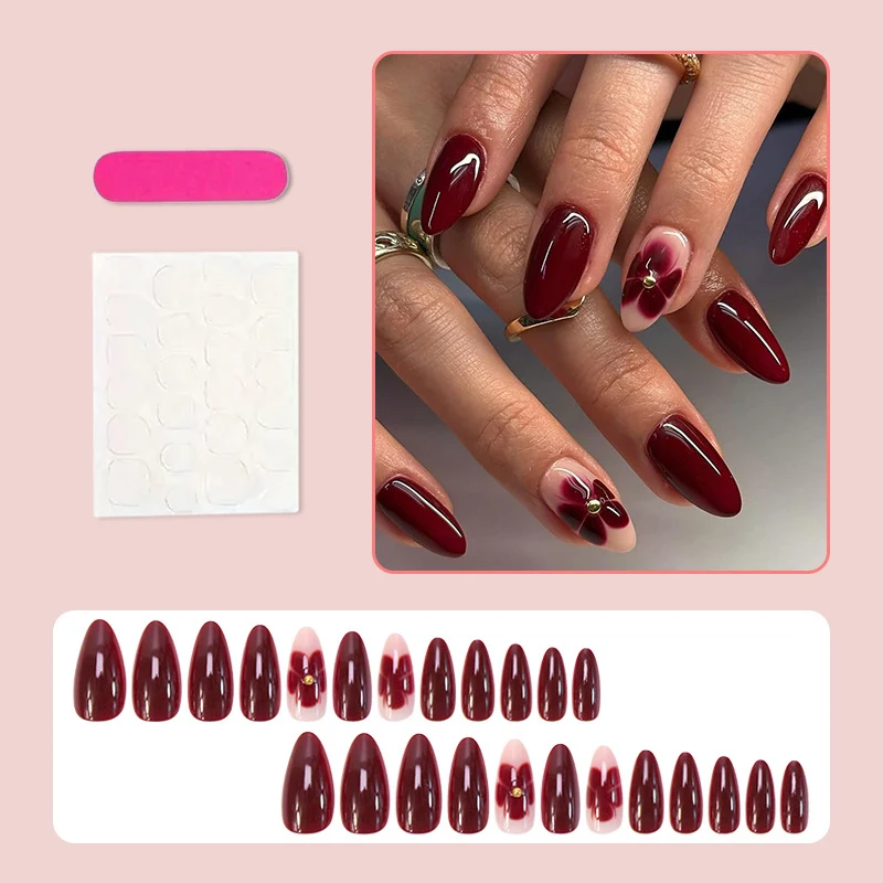 Kunstnagelset mit modernen Blütenakzenten Brehn