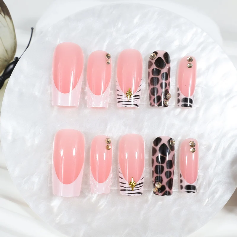Kunstnagelset mit modernen animalischen Designs Brehn