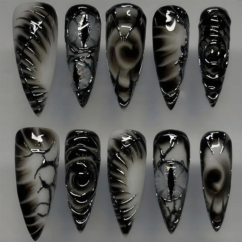 Kunstnagelset mit modernem Spiralmuster und glänzenden Akzenten Brehn