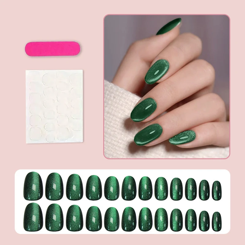 Kunstnagelset mit schimmernden grünen Effekten Brehn
