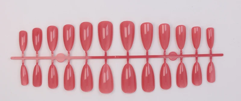 Kunstnagelset mit schimmernden Designs Brehn